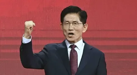 Is Kim Gaining Ground on Lee in the South Korean Election Race?