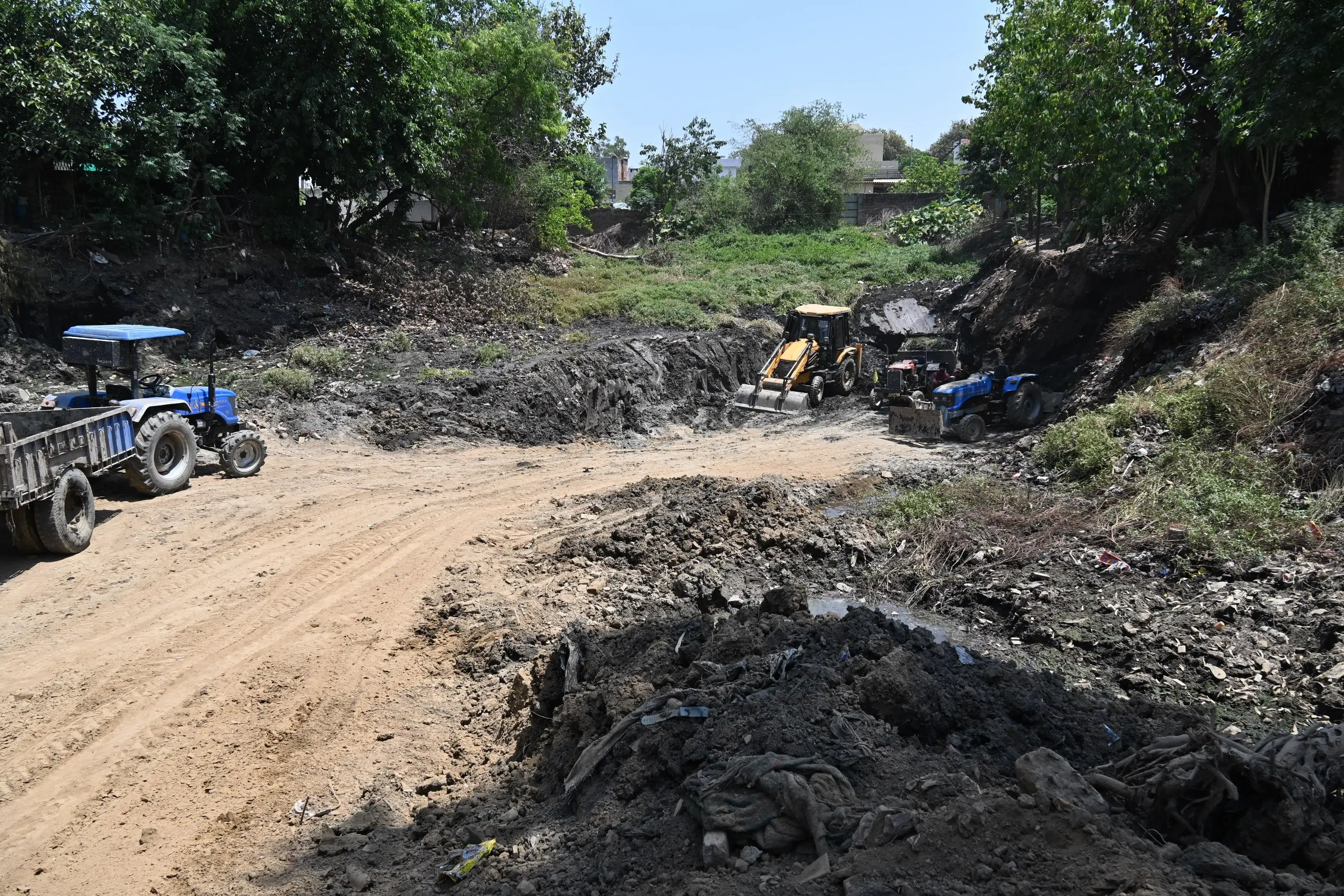 Pond in Punjab Desilted and Cleaned After 50 Years