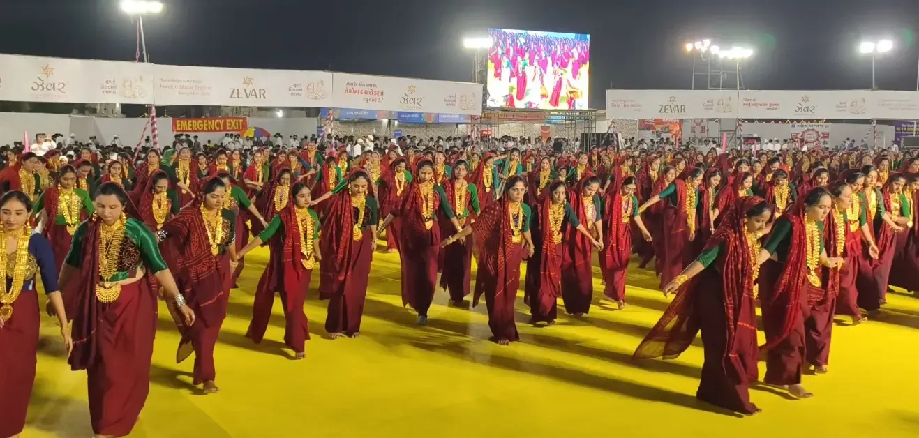 क्या पोरबंदर में मेहर समुदाय ने पारंपरिक 'मनियारो रास' का गौरव संजोया?