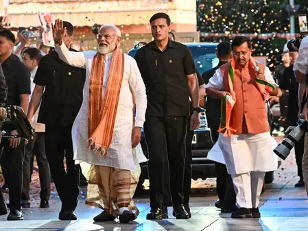 PM Modi at BJP rally: 'Poribartan hoi gaiche', guarantees Bengal development