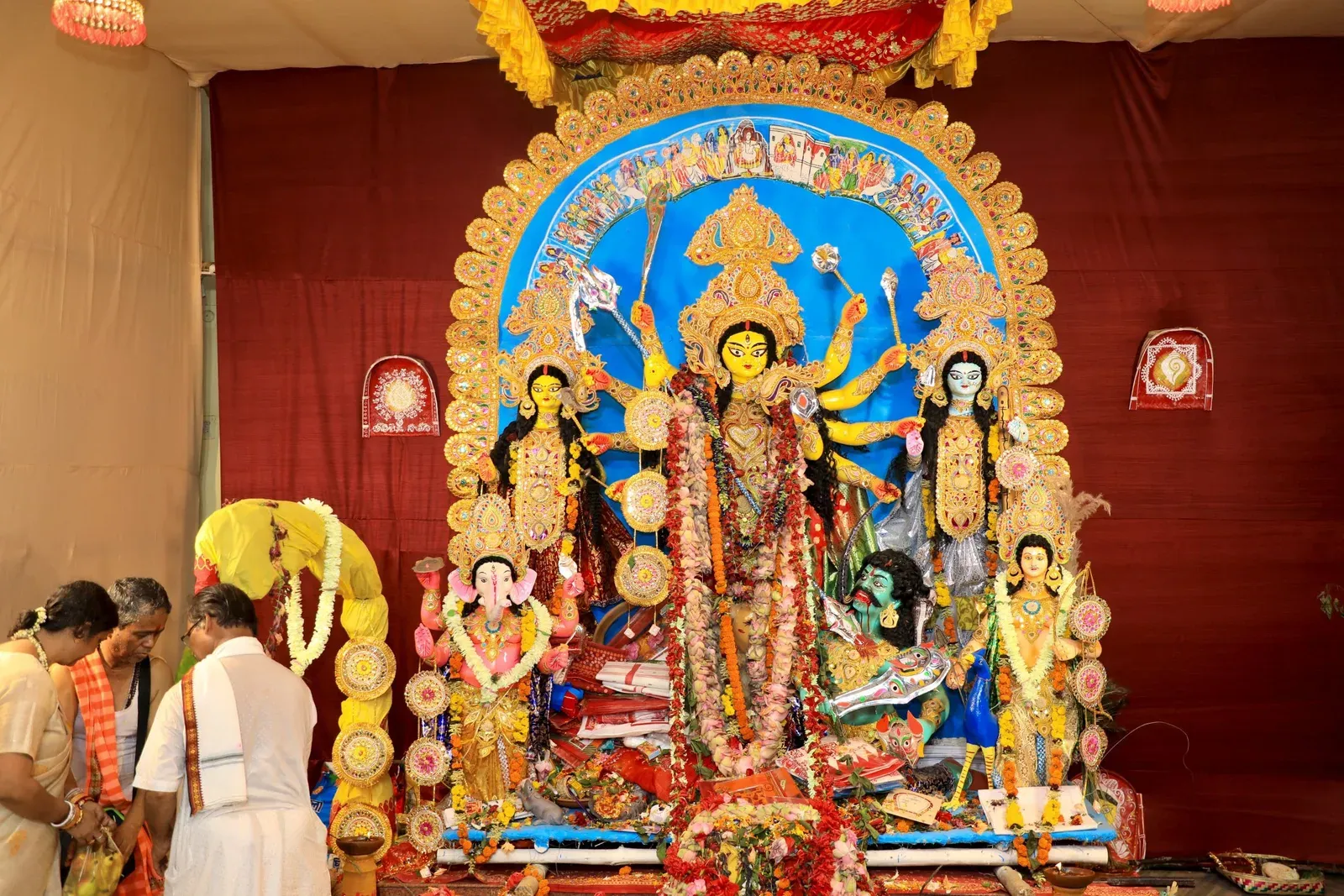 Pradhan greets Sambalpur Kalibadi on 108th Durga Puja