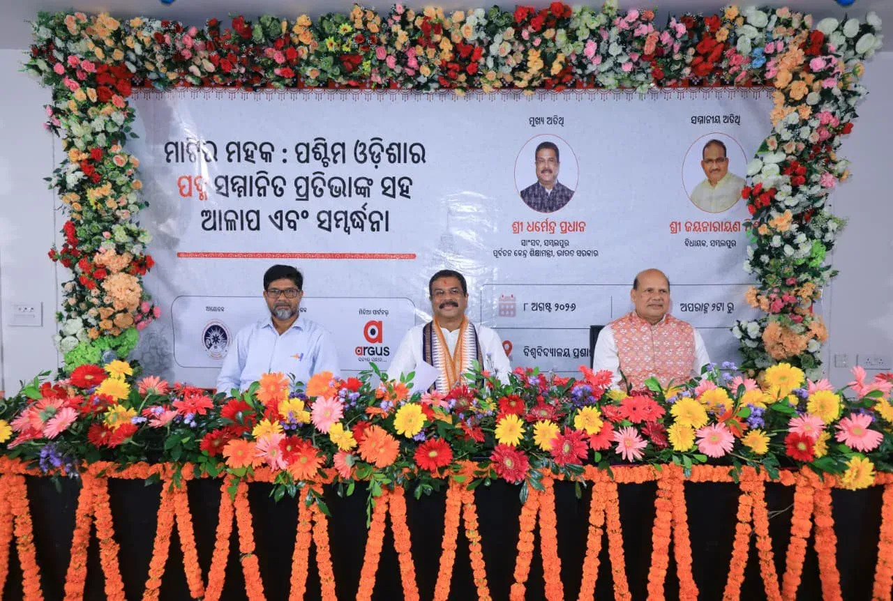 Pradhan honours Padma laureates from western Odisha at Sambalpur event