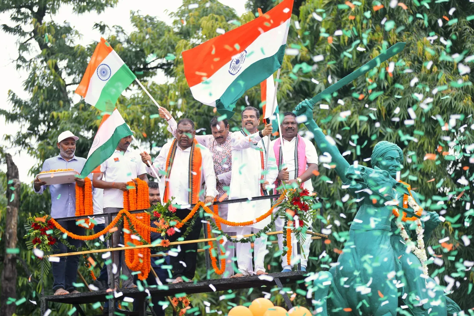 Pradhan joins Tiranga Yatra in Sambalpur, hails Tricolour as symbol of unity