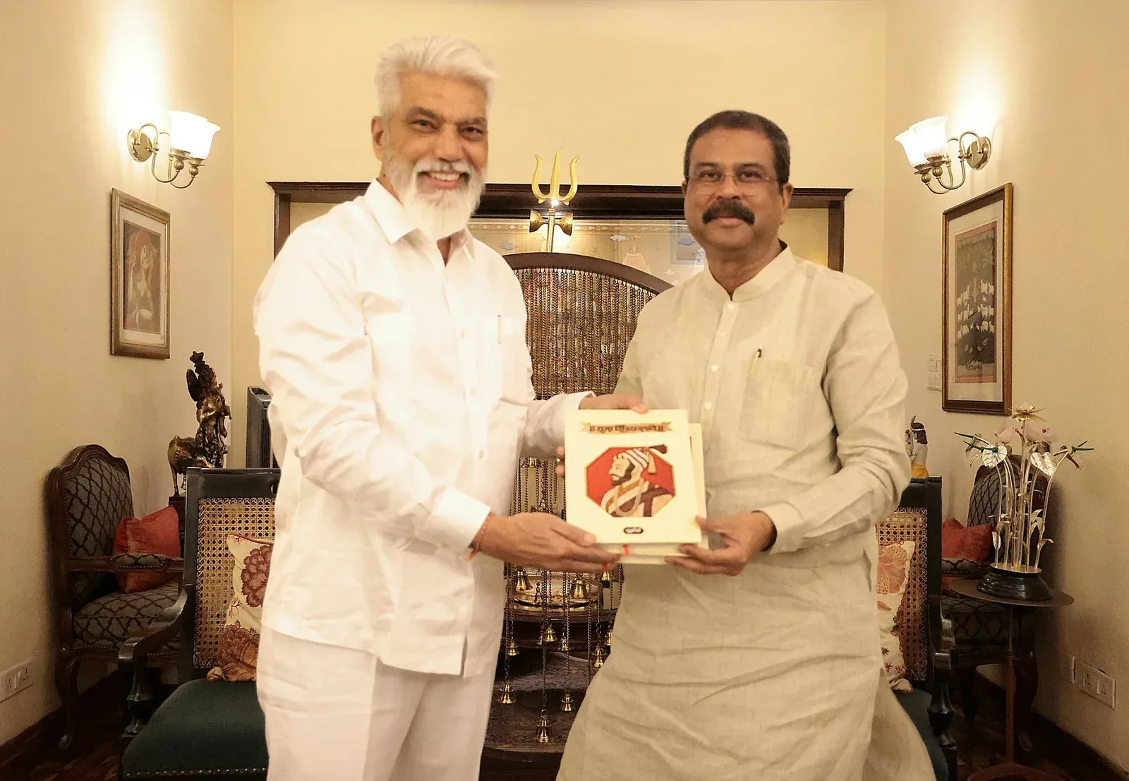 Pradhan meets Maharashtra School Education Minister on NEP 2020