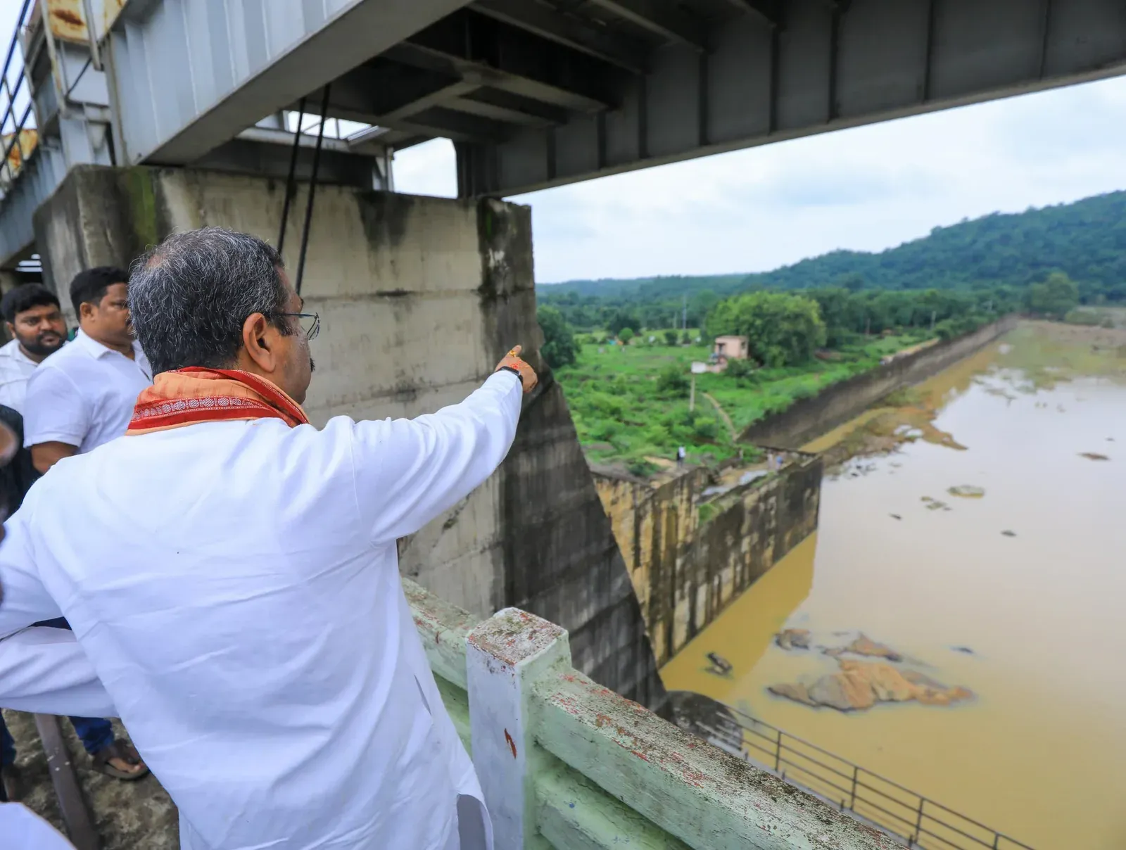 Pradhan Visits Manjore Irrigation Project in Athmallik