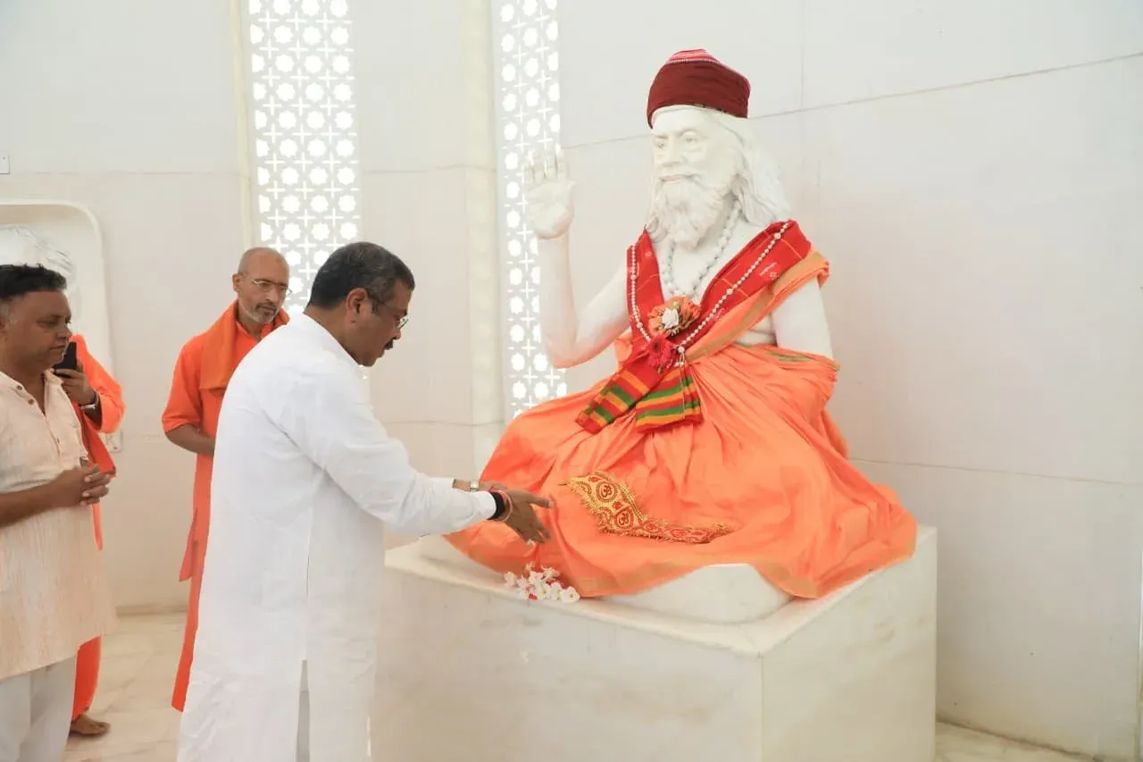 Pradhan visits Puri's Hariharananda Gurukulum on Vijayadashami