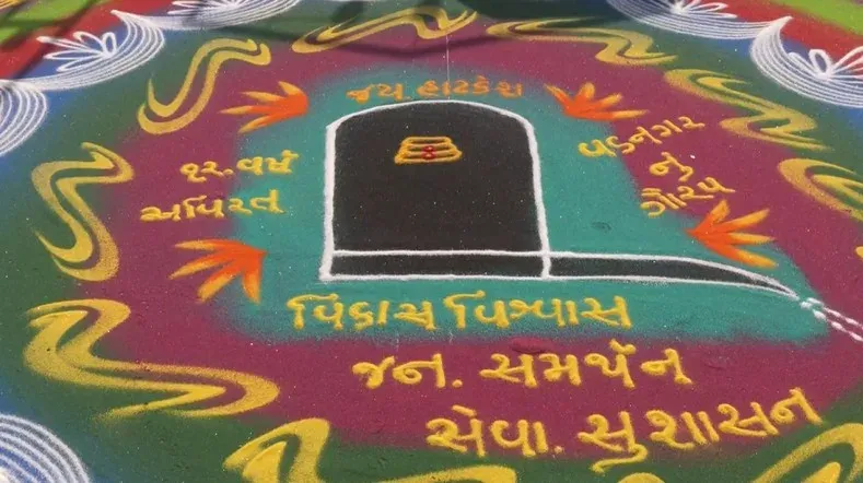 मोदी सरकार के 12 साल: वडनगर के हाटकेश्वर महादेव मंदिर में 10 हजार दीप जले, भव्य महाआरती