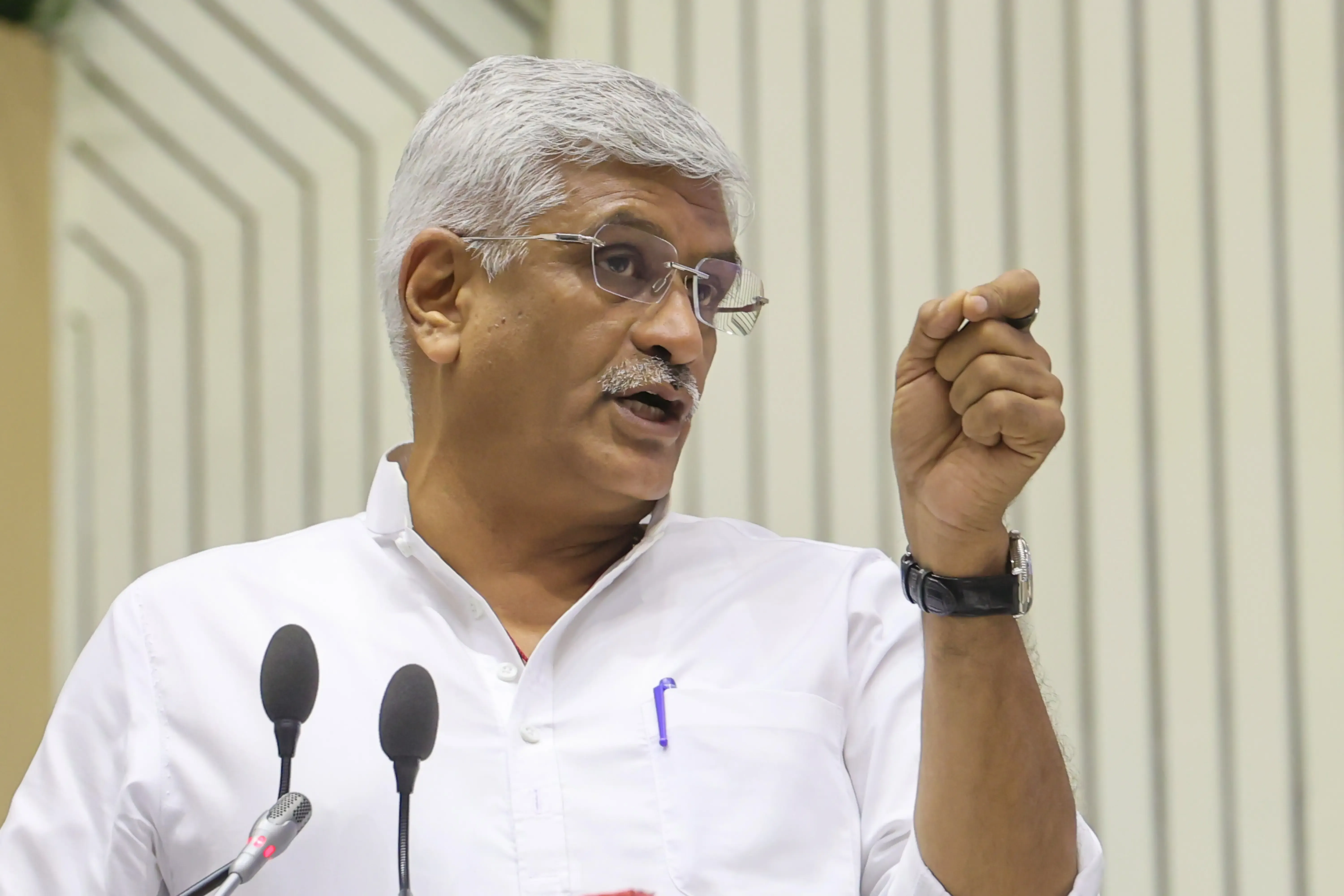 क्या प्रधानमंत्री मोदी के नेतृत्‍व में रेल इंफ्रास्ट्रक्चर में सुधार हो रहा है? - गजेंद्र सिंह शेखावत