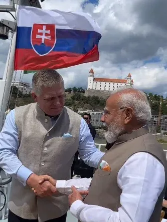 मोदी की दी जैकेट पहनकर आए PM फित्सो, ब्रातिस्लावा में भारत-स्लोवाकिया 'व्यापक साझेदारी' का ऐलान