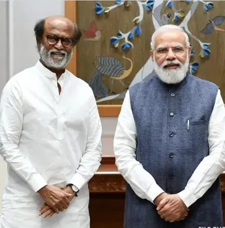 प्रधानमंत्री मोदी ने सिनेमा जगत में 50 साल पूरे करने पर रजनीकांत को दी बधाई