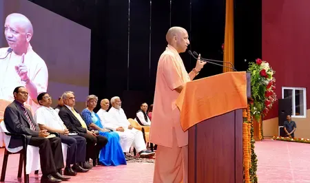 प्रधानमंत्री मोदी ने दीपावली पर जीएसटी रिफॉर्म का गिफ्ट दिया : सीएम योगी 
