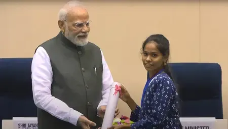 प्रधानमंत्री मोदी ने आईटीआई टॉपर्स को किया सम्मानित, बिहार समेत युवाओं के लिए कई नई योजनाओं का शुभारंभ