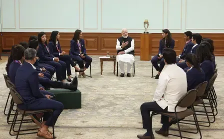 प्रधानमंत्री मोदी ने महिला वर्ल्ड कप चैंपियंस से की मुलाकात, खिलाड़ियों से की बातचीत