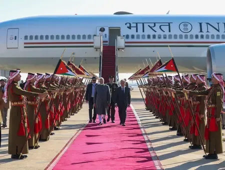 प्रधानमंत्री नरेंद्र मोदी पहुंचे ओमान, एयरपोर्ट पर हुआ भव्य स्वागत