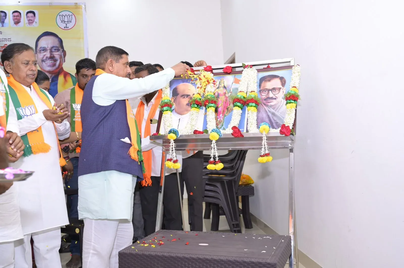 Pralhad Joshi felicitates newly elected RS, MLC members in Hubballi