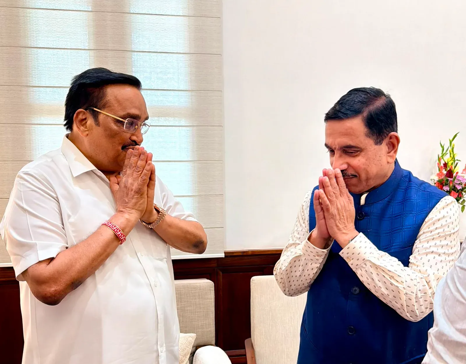 Pralhad Joshi Flags Karnataka Water Crisis to Jal Shakti Minister