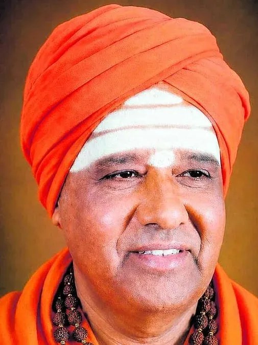 Pralhad Joshi mourns passing of Kanakapura Matha seer