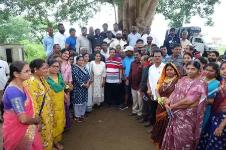 प्रल्हाद जोशी ने स्वच्छता अभियान में लिया हिस्सा, कर्नाटक में जातिगत सर्वेक्षण पर उठाए सवाल