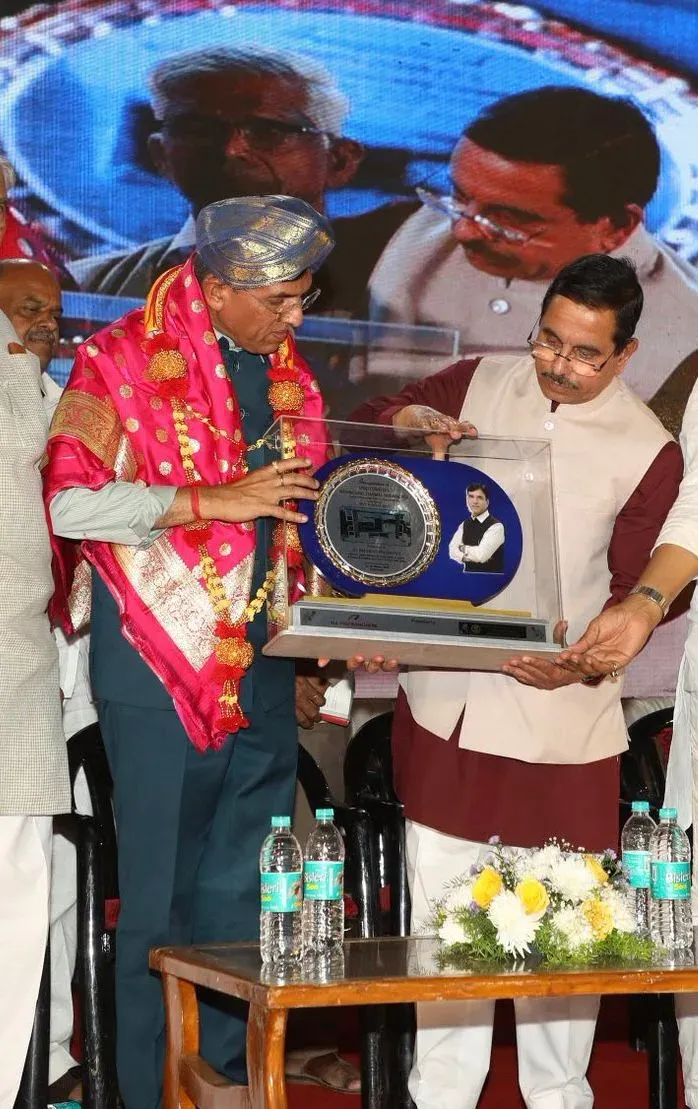 Pralhad Joshi Wishes Mansukh Mandaviya on Birthday