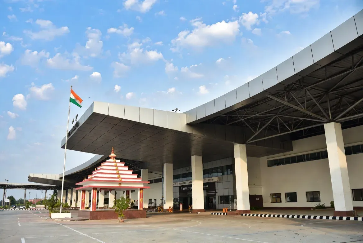 कानपुर एयरपोर्ट हादसा: डीजीसीए ने लिया संज्ञान, इंस्ट्रक्टर ड्यूटी से हटाया, विमान उड़ान पर रोक