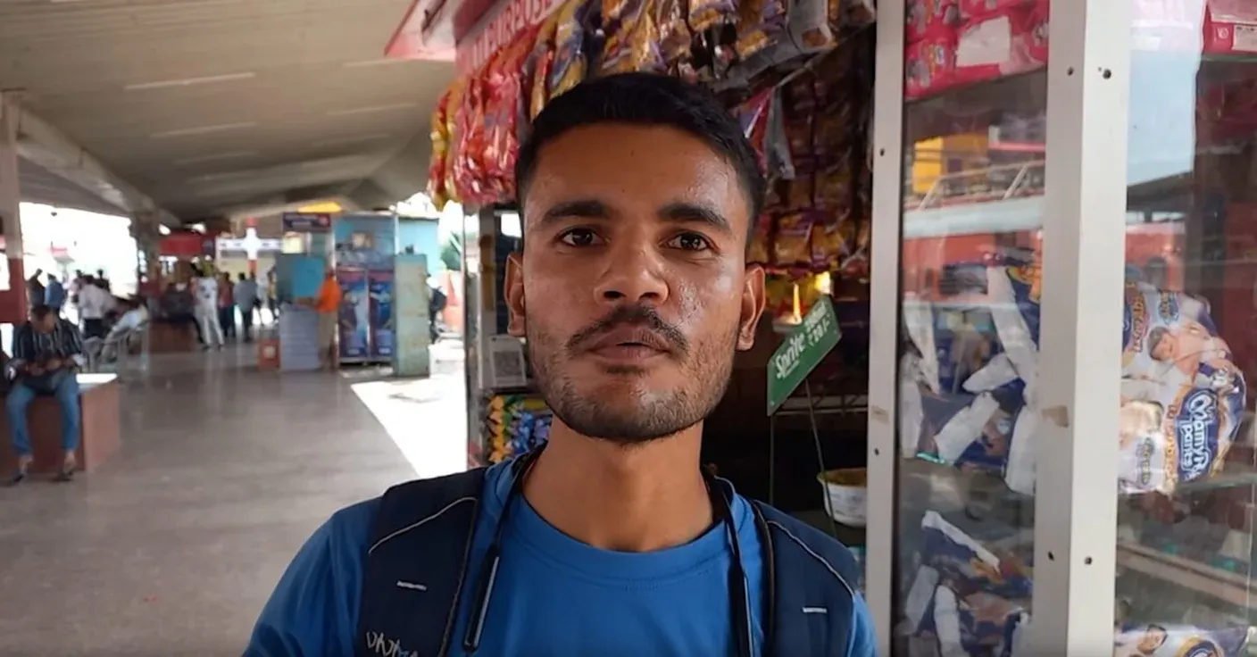 पाटलिपुत्र स्टेशन पर परीक्षार्थियों का पथराव: दुकानें क्षतिग्रस्त, यात्री व पुलिसकर्मी घायल