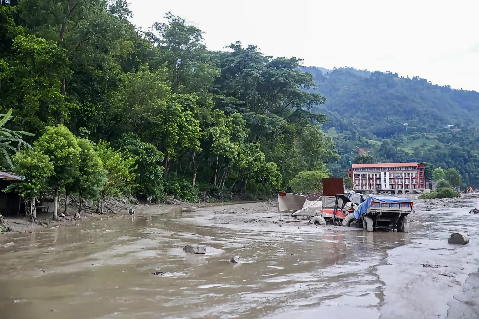 Dalai Lama mourns Nepal-Tibet flood deaths, 162 bodies recovered