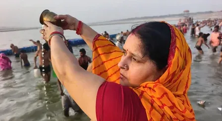 प्रयागराज, अयोध्या से लेकर नर्मदापुरम तक आस्था का जनसैलाब, सोमवती अमावस्या पर स्नान करने पहुंचे श्रद्धालु 