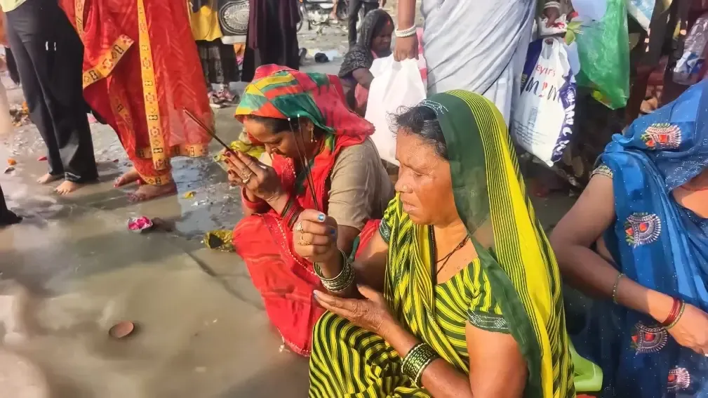 पद्मा एकादशी पर प्रयागराज के त्रिवेणी संगम में उमड़ी श्रद्धालुओं की भीड़, गंगा स्नान से पुण्य लाभ की आस