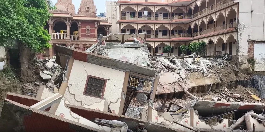 प्रयागराज: स्वामी नारायण मंदिर का हिस्सा रात को अचानक ढहा, कई लोग बाल-बाल बचे