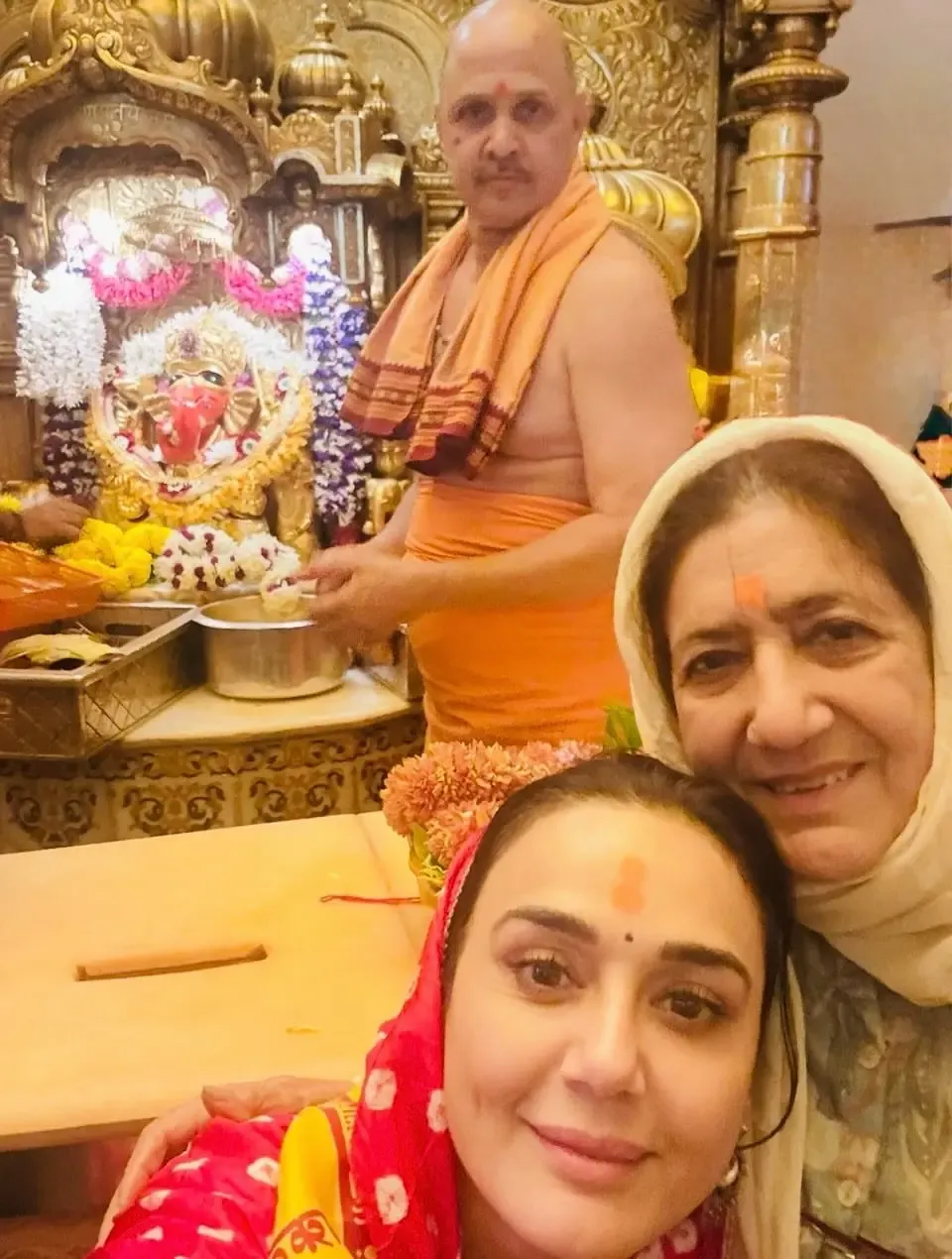 Preity Zinta's Ganesh Chaturthi: Siddhivinayak temple visit with mom