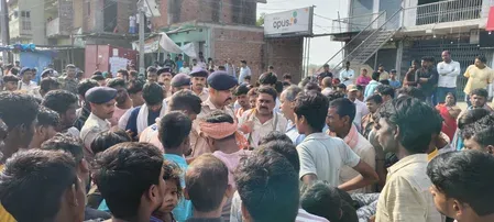 आजमगढ़ शादी में बवाल: जयमाला के दौरान युवती ने दूल्हे को बताया मंगेतर, पथराव में 5 हिरासत में