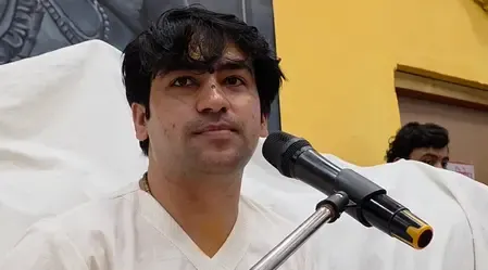प्रेमानंद महाराज को बेटे की तरह मानते हैं जगद्गुरु रामभद्राचार्य : पंडित धीरेंद्र कृष्ण शास्त्री