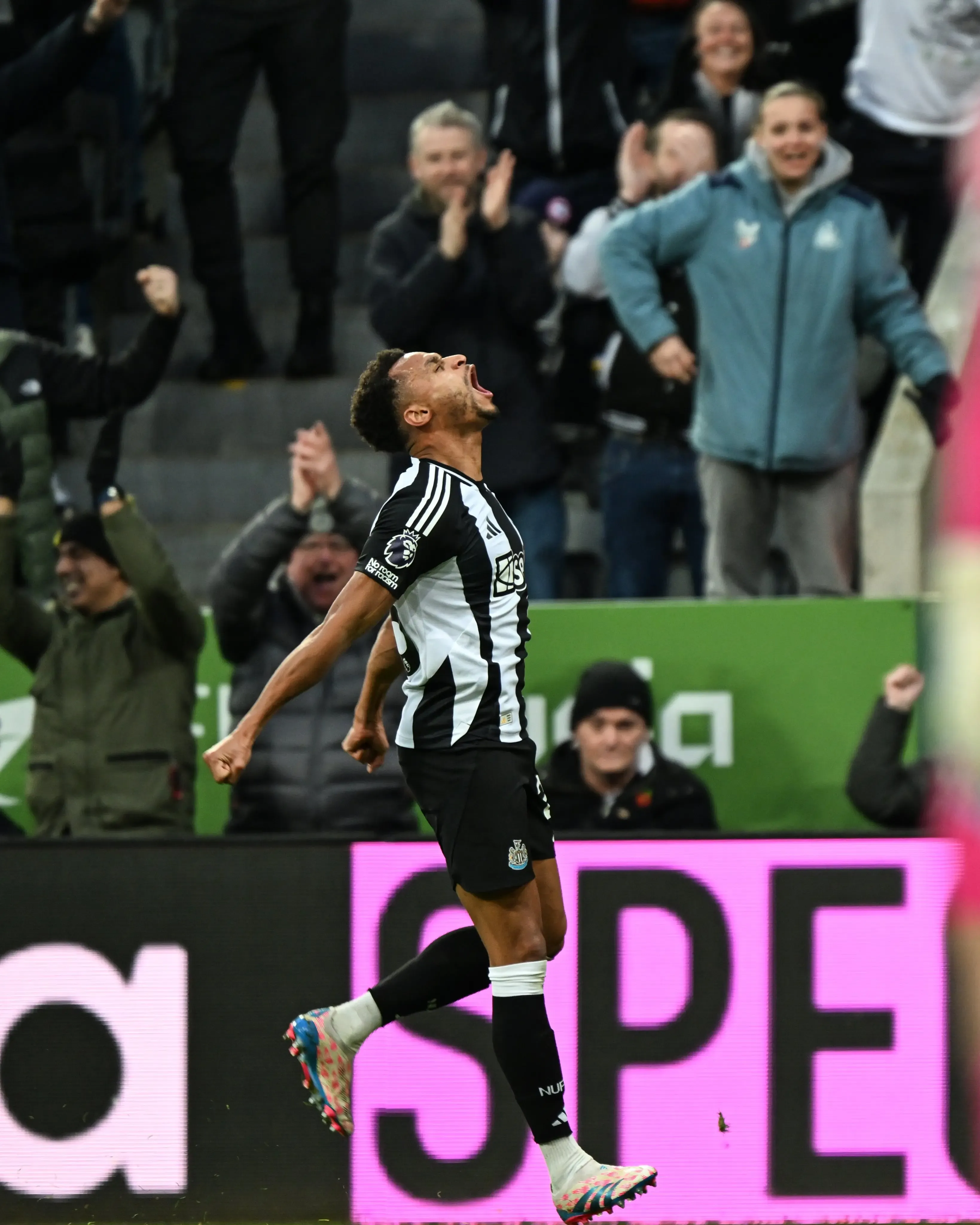 Premier League: Murphy's Double Fuels Newcastle United's Dominant 4-0 Victory Over Leicester City
