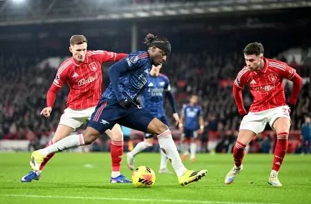 Did Carrick Begin His Tenure with a Derby Triumph While Arsenal Stumbles Against Nottingham Forest?