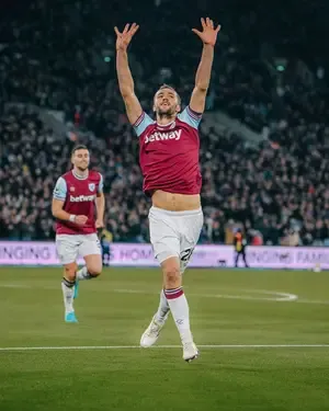 Premier League: West Ham beat Wolves to end winless run 