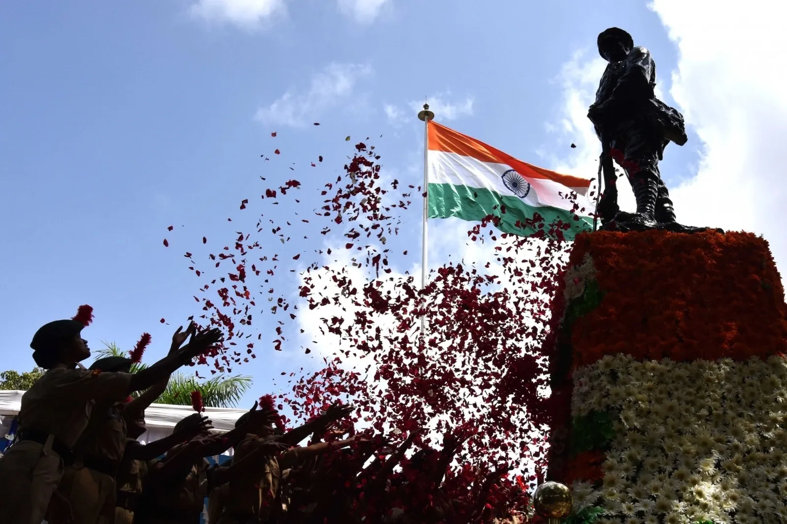 Did President and Defence Minister Honor Kargil War Heroes?