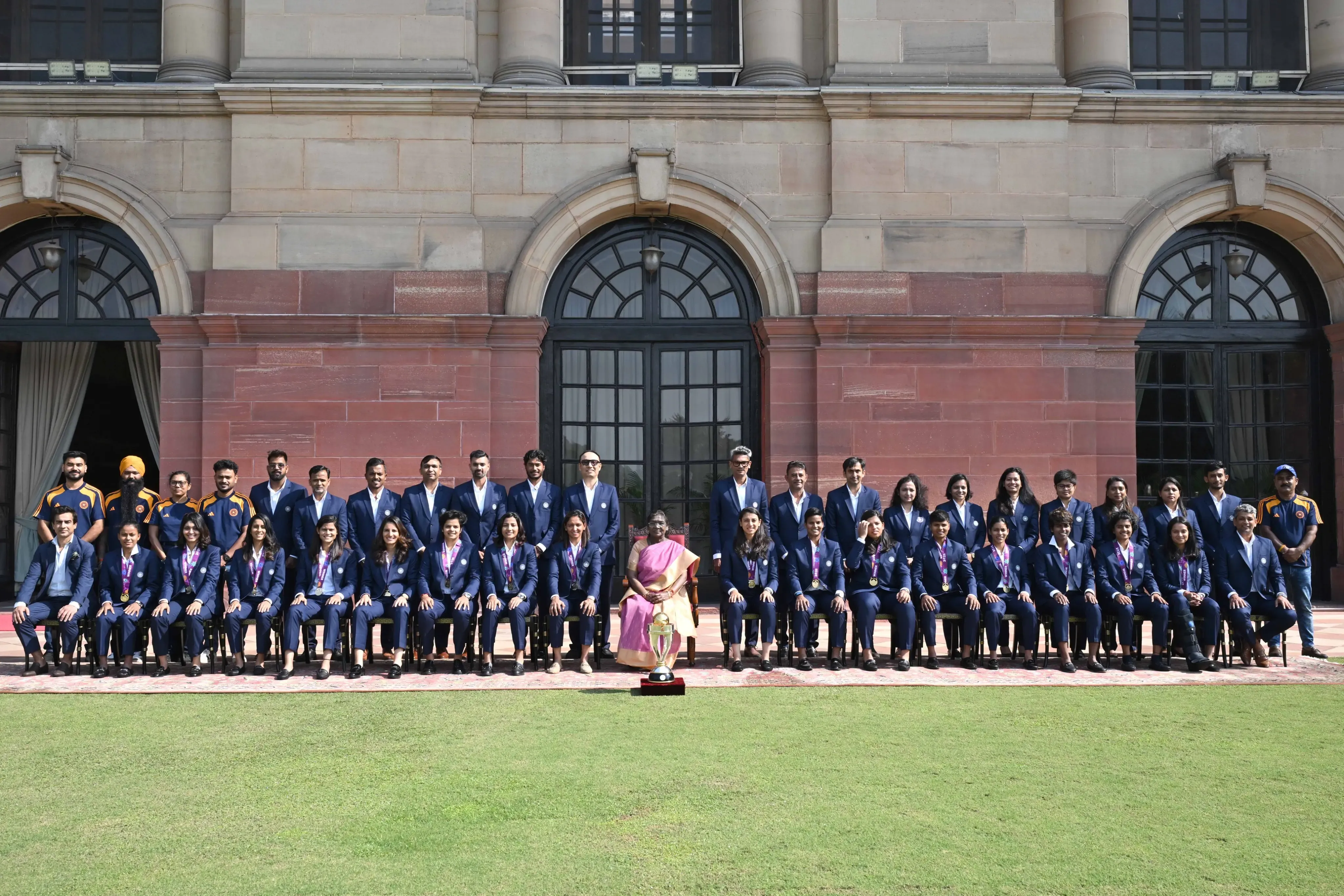 Did President Droupadi Murmu Host the Women’s ODI WC-winning Indian Team at Rashtrapati Bhavan?