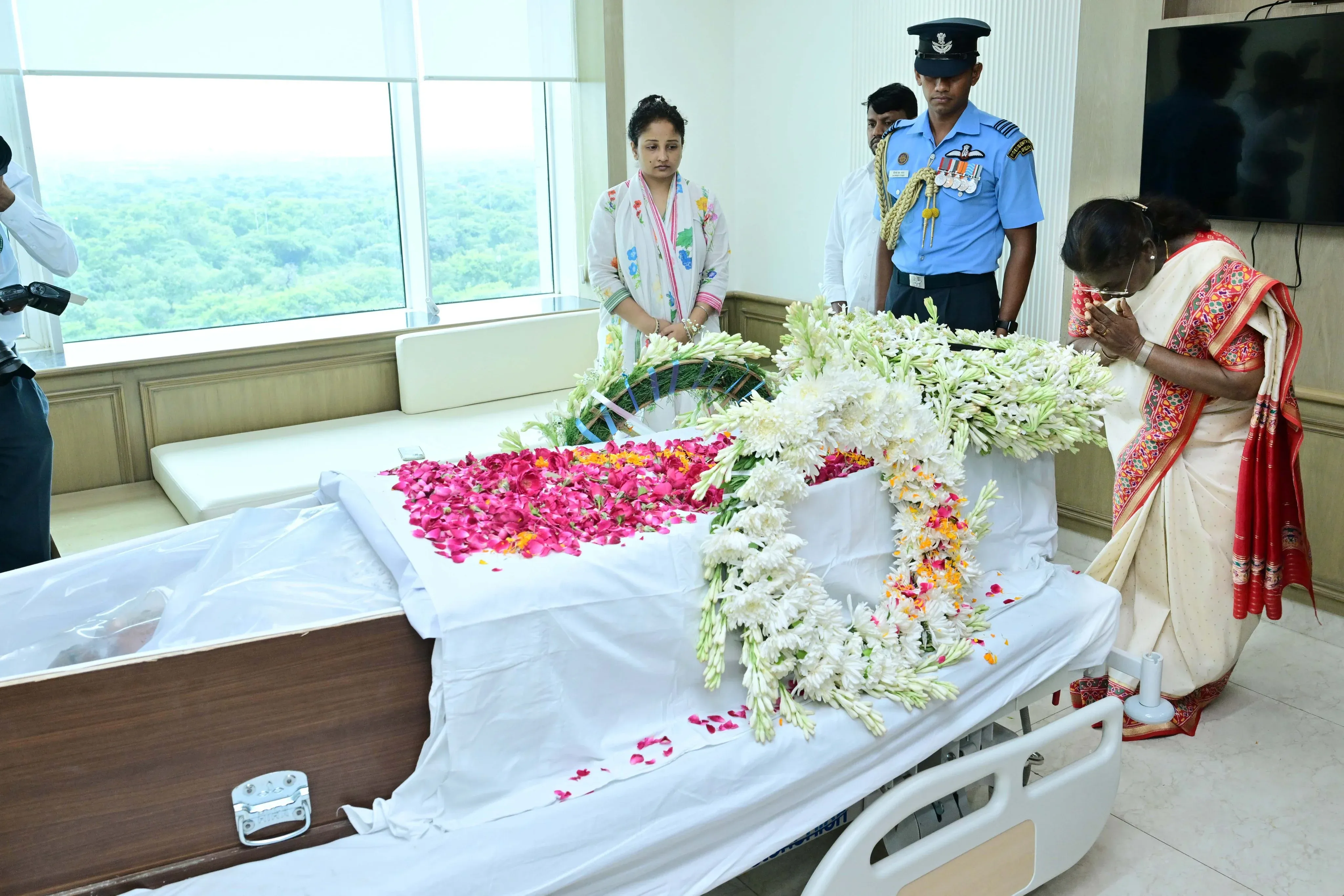 Did President Droupadi Murmu Pay Final Tributes to Shibu Soren?