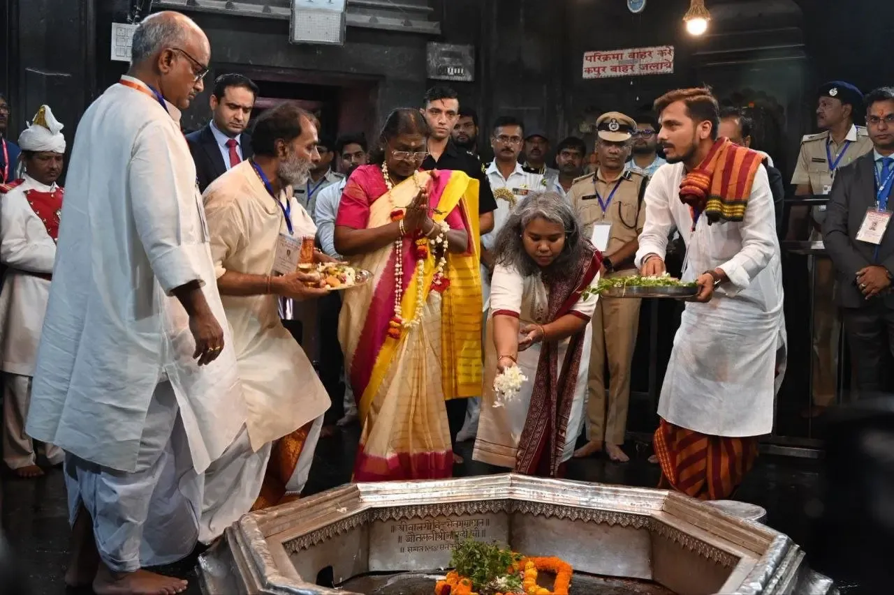 Did President Droupadi Murmu Perform 'Pind Daan' at Gayaji?