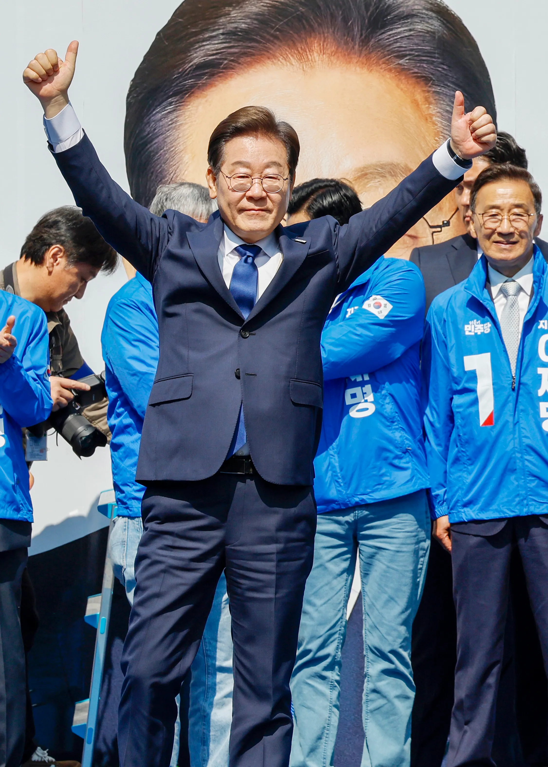 What Steps Is President Lee Taking to Address Economic Challenges?