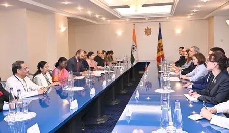 President Murmu holds historic first talks with Moldova's Sandu in Chisinau