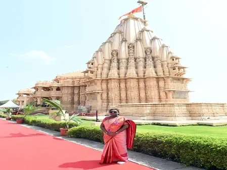 Did President Murmu Pray at Somnath Temple and Visit Gir National Park?