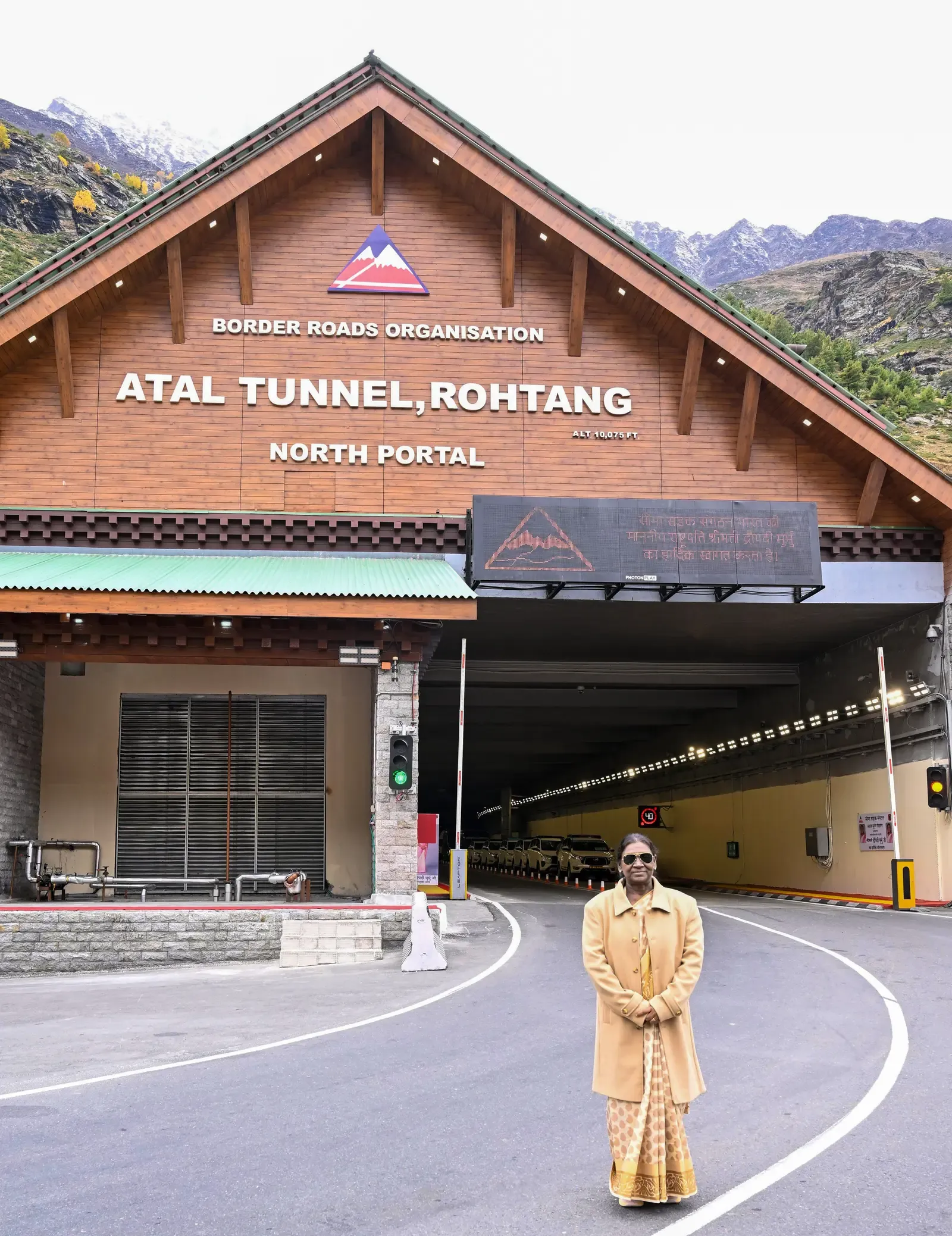 President Murmu visits Atal Tunnel, hails BRO's engineering marvel