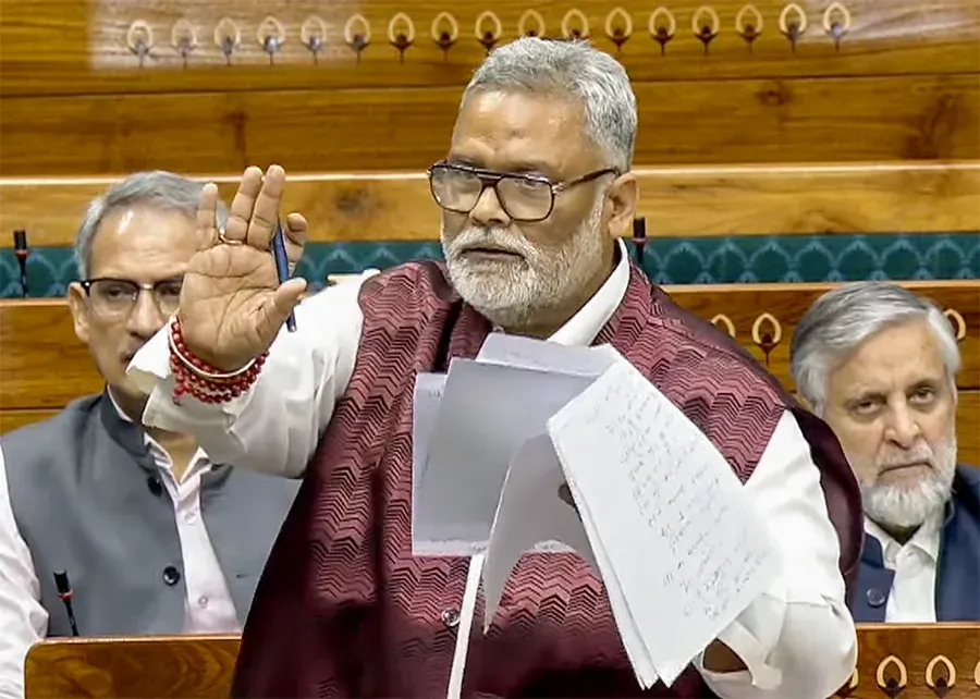 पप्पू यादव पर प्रेस कॉन्फ्रेंस में चप्पल से हमला, सांसद बोले — हत्या की साजिश थी