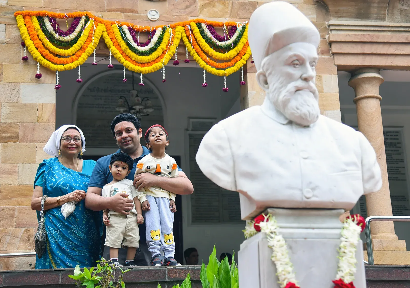 Navroz 2025: Murmu, Modi hail Parsi community's legacy on Parsi New Year