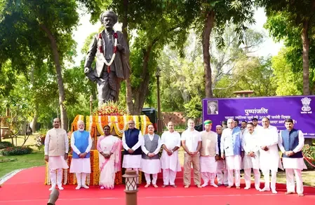 Leaders Pay Homage to Jyotirao Phule on His Birth Anniversary