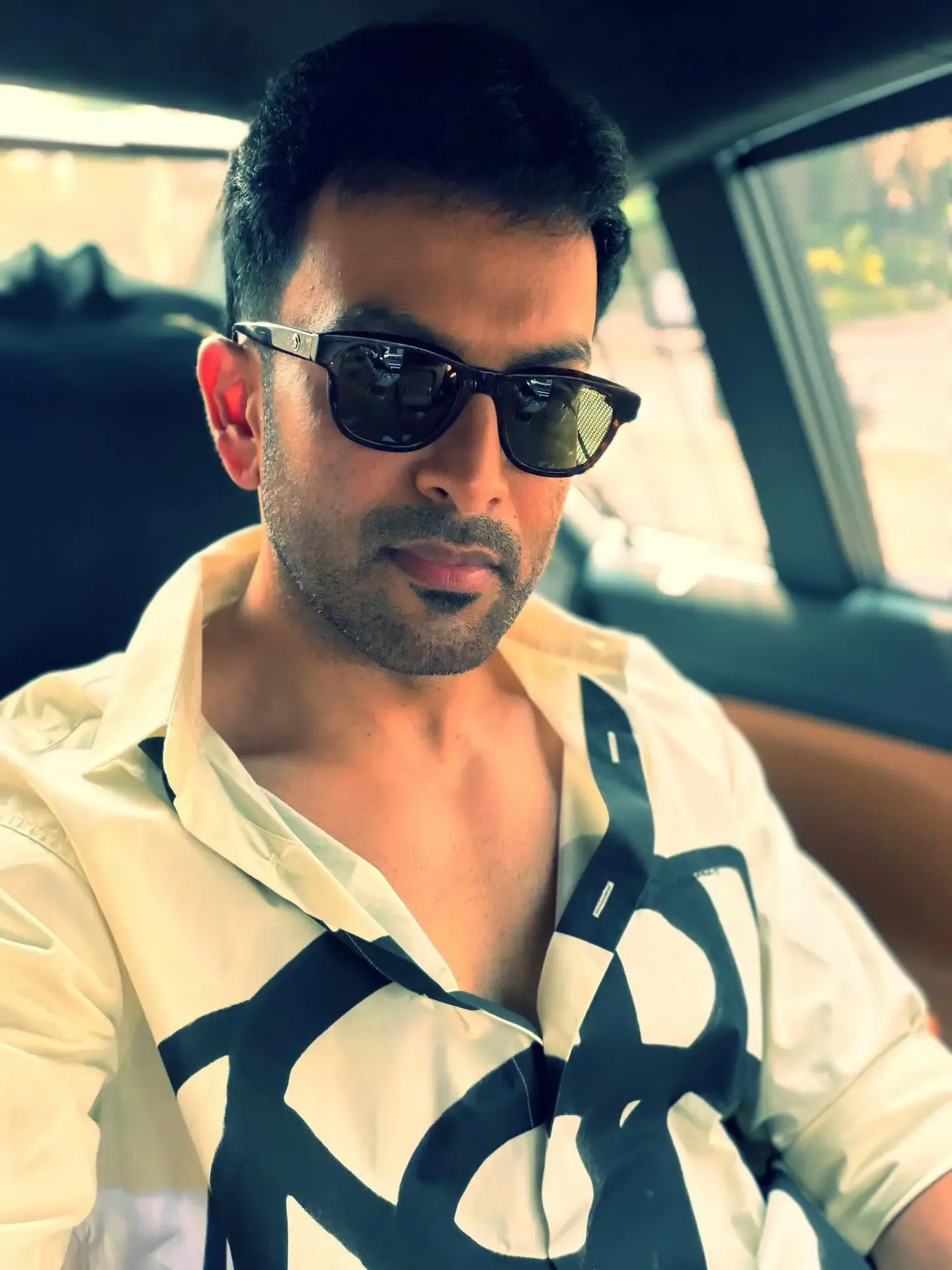 Prithviraj Unveils New Image from Anticipated Thriller 'Khalifa'; Fans Excited!