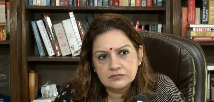 रेहान वाड्रा की फोटो प्रदर्शनी से 70+ तस्वीरें हटाईं, प्रियंका चतुर्वेदी ने उठाए सवाल