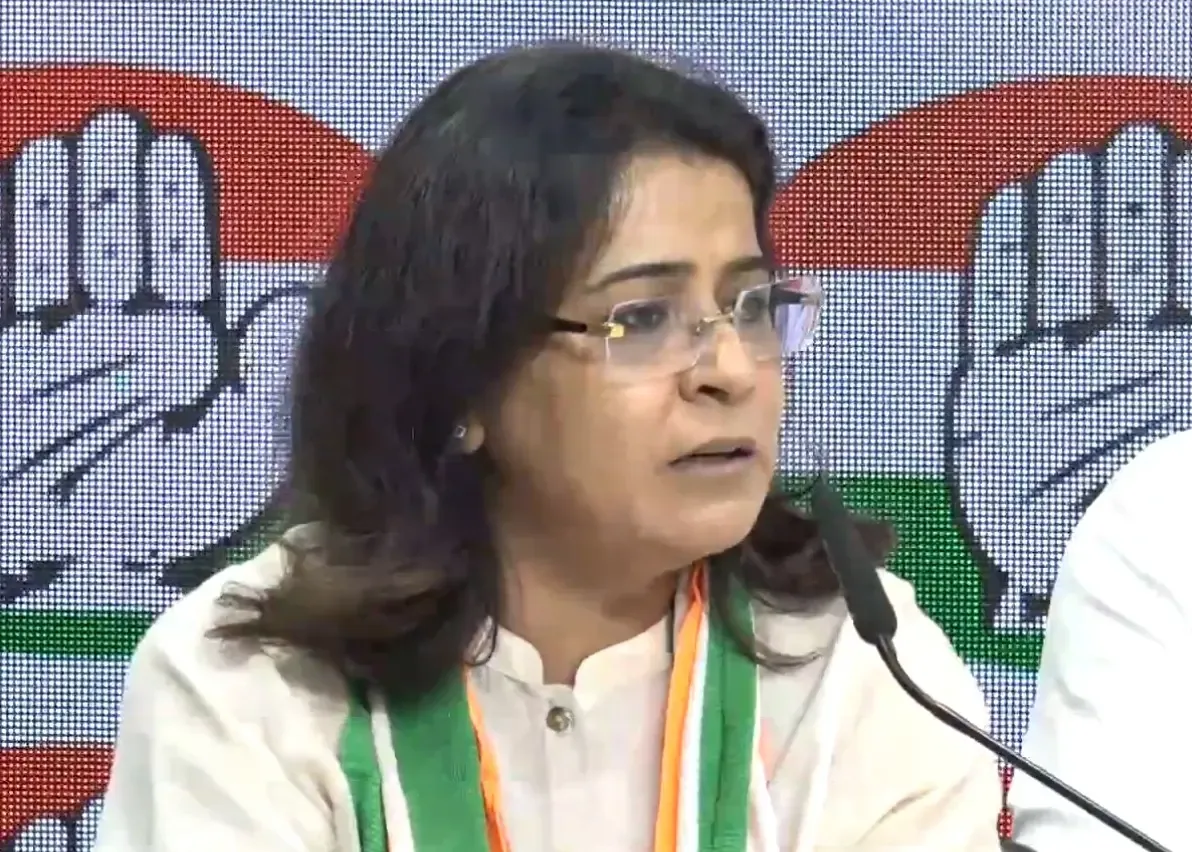 प्रियंका कक्कड़ ने 'आप' छोड़ी, कांग्रेस में शामिल — बोलीं: चॉपर की राजनीति का बचाव नहीं कर सकती
