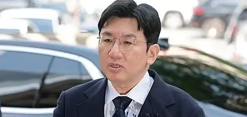 Hybe Chairman Bang Si-hyuk: Arrest Warrant Rejected Over Stock Fraud